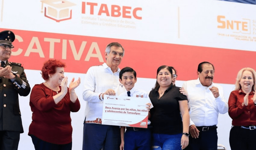 ENTREGA AMÉRICO BECAS QUE BENEFICIAN A 54 MIL ESTUDIANTES DE&nbsp;TAMAULIPAS