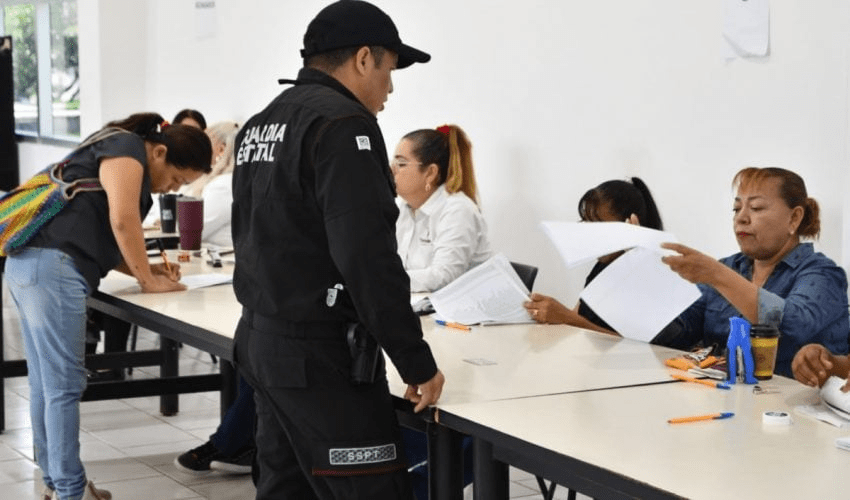 RECIBE PERSONAL DE LA SSPT BECAS PARA SERVIDORES PÚBLICOS E&nbsp;HIJOS