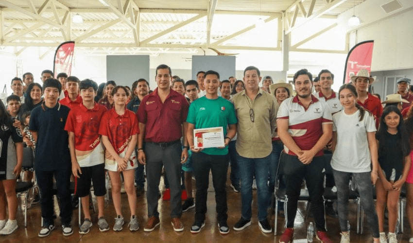 El olímpico Edson Ramírez realiza charla de motivación a atletas&nbsp;tamaulipecos
