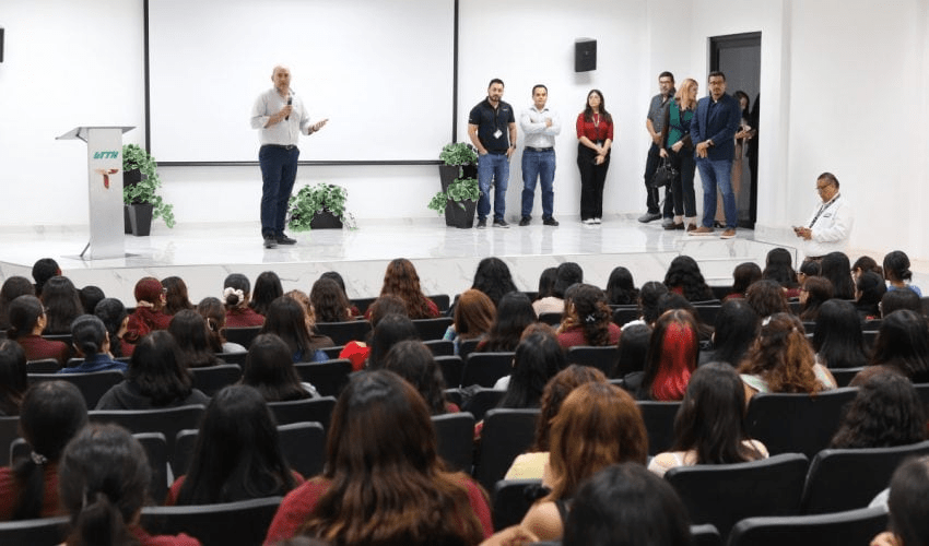 Reconocen alumnas de la UTTN a Corning por el programa Becas&nbsp;Choices